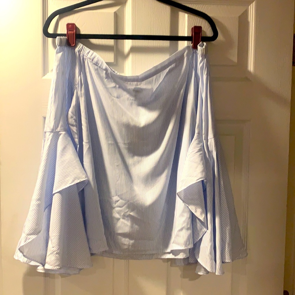 *NWT* Express off the shoulder Blouse
